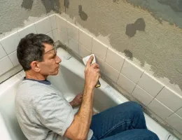 Выбор материалов для ремонта ванной комнаты: что учесть при укладке плитки