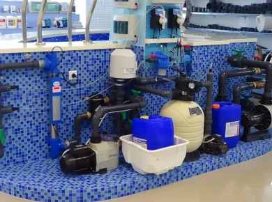 Советы по выбору флокулянтов для очистки воды в бассейне при строительстве загородного дома